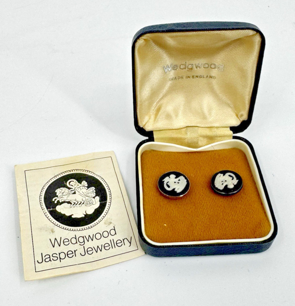 Wedgewood Jasper Ware Jewelry Cupid Pierced Earring Set No. 11 in Box